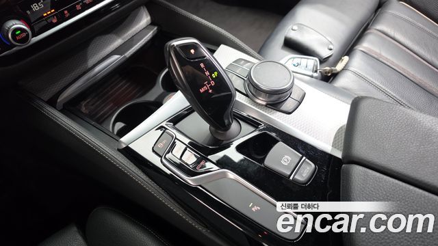 BMW 5-Series 2017 — photo 9