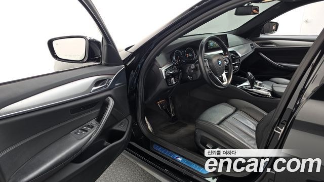 BMW 5-Series 2017 — photo 10
