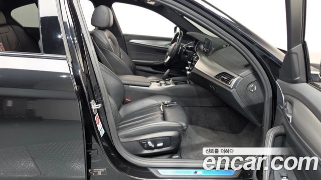 BMW 5-Series 2017 — photo 11