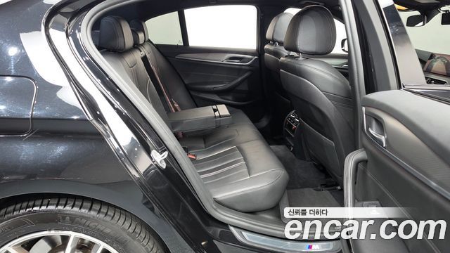 BMW 5-Series 2017 — photo 12