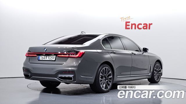 BMW 7-Series 2021 — photo 2