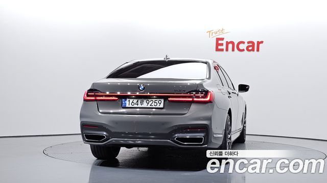 BMW 7-Series 2021 — photo 4