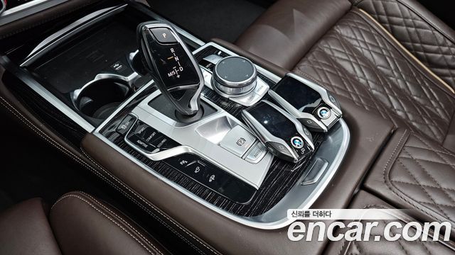 BMW 7-Series 2021 — photo 12