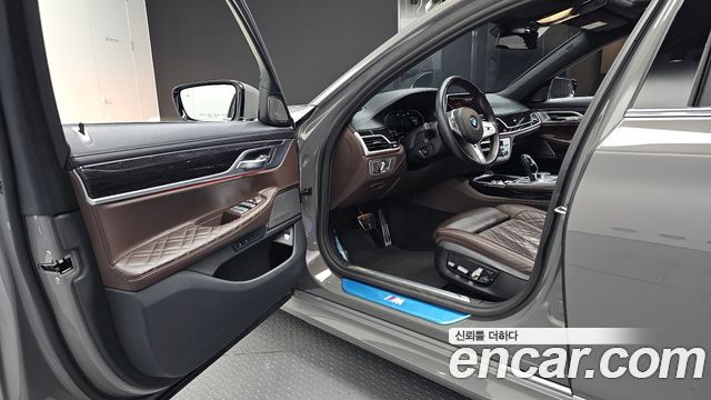 BMW 7-Series 2021 — photo 13