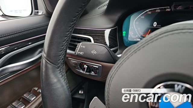 BMW 7-Series 2021 — photo 25
