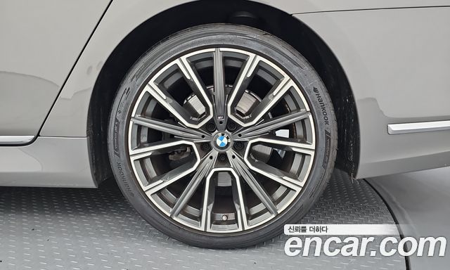 BMW 7-Series 2021 — photo 7