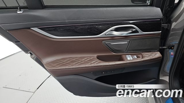 BMW 7-Series 2021 — photo 15