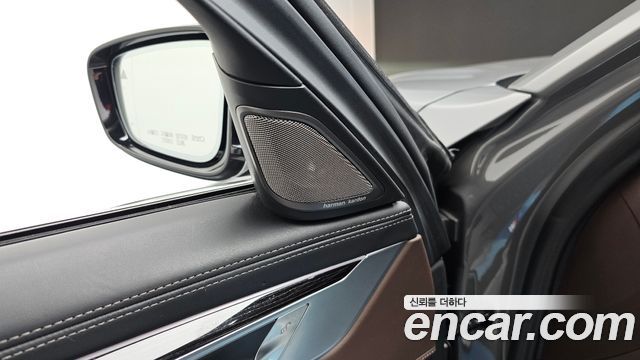 BMW 7-Series 2021 — photo 29