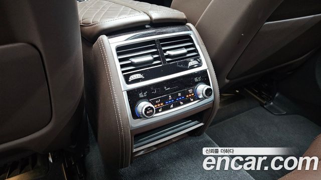 BMW 7-Series 2021 — photo 31