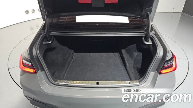 BMW 7-Series 2021 — photo 35