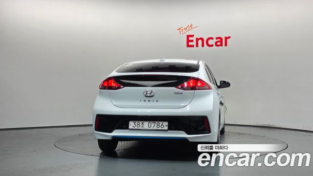 Hyundai Ioniq 2016 — photo 4