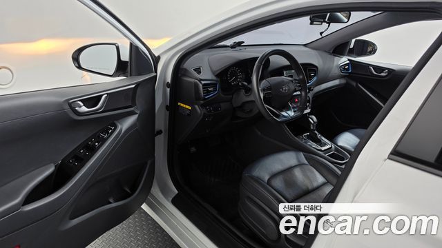 Hyundai Ioniq 2016 — photo 10