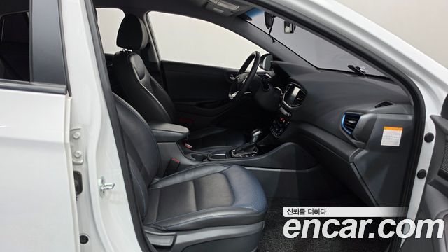 Hyundai Ioniq 2016 — photo 11