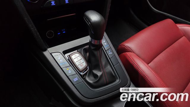Hyundai AVANTE 2017 — photo 12