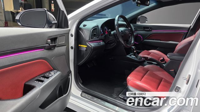 Hyundai AVANTE 2017 — photo 13