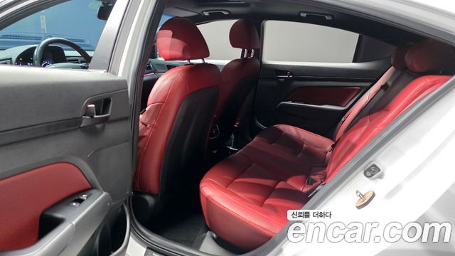Hyundai AVANTE 2017 — photo 18
