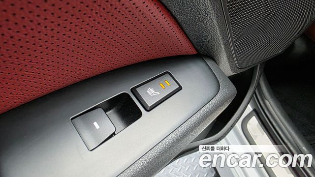 Hyundai AVANTE 2017 — photo 25
