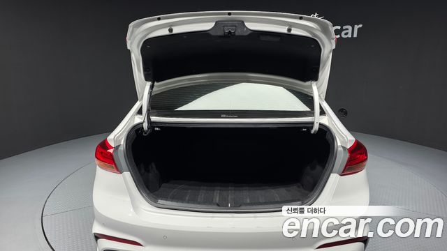 Hyundai AVANTE 2017 — photo 26
