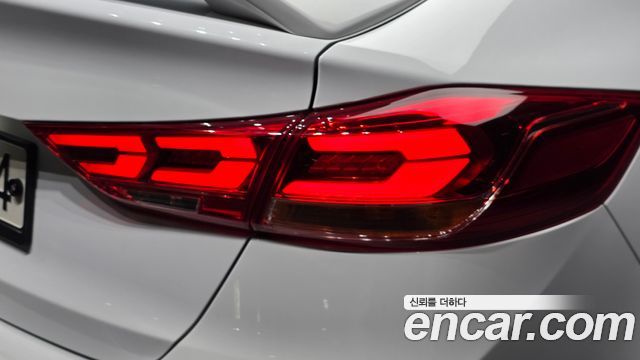 Hyundai AVANTE 2017 — photo 9