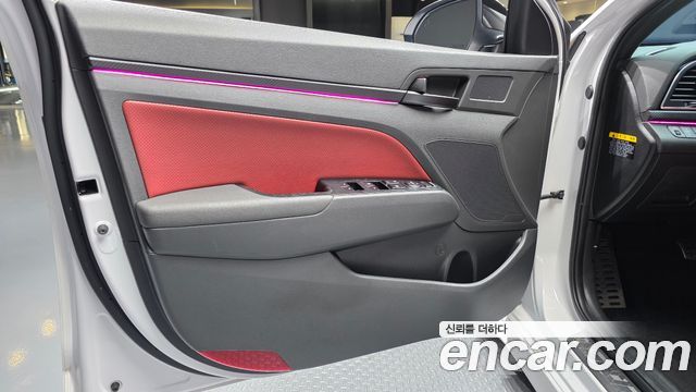 Hyundai AVANTE 2017 — photo 14