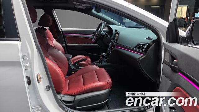 Hyundai AVANTE 2017 — photo 16
