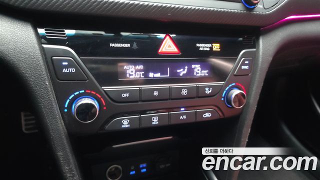 Hyundai AVANTE 2017 — photo 31