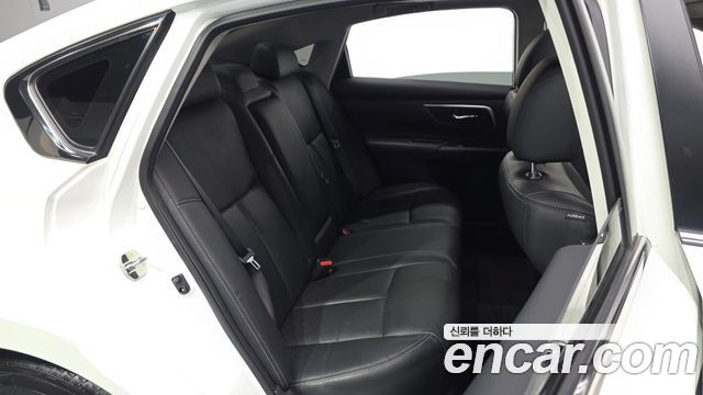 Nissan Altima 2017 — photo 11