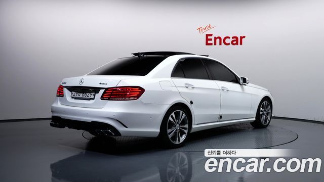 Mercedes-Benz E-Class 2014 — photo 2