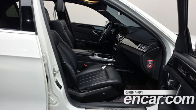 Mercedes-Benz E-Class 2014 — photo 11