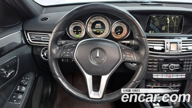 Mercedes-Benz E-Class 2014 — photo 14
