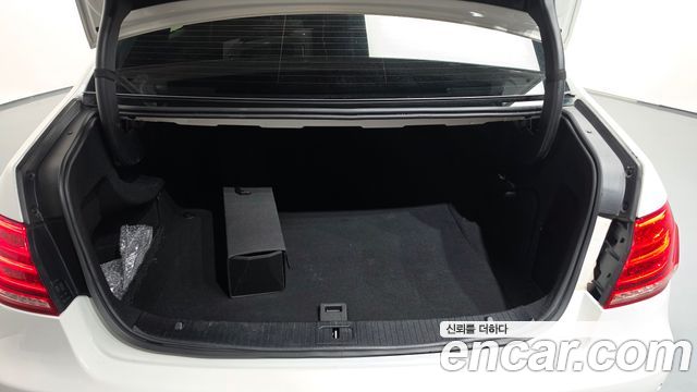 Mercedes-Benz E-Class 2014 — photo 17