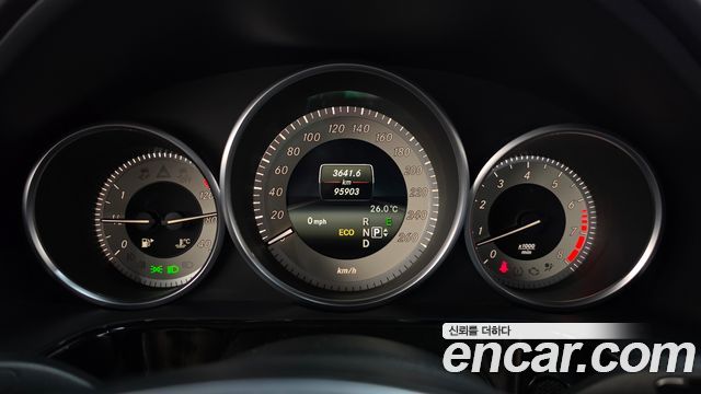 Mercedes-Benz E-Class 2014 — photo 20