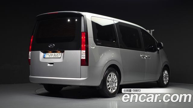 Hyundai Staria 2022 — photo 2