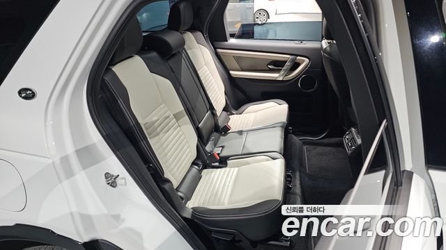 Land Rover Discovery Sport 2025 — photo 17