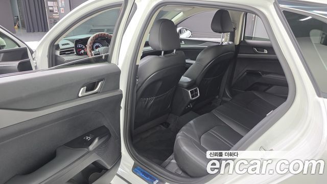 Kia K5 2023 — photo 11