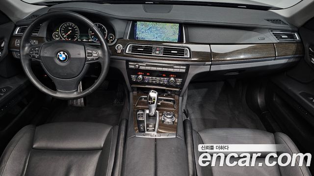 BMW 7-Series 2013 — photo 10