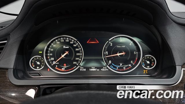 BMW 7-Series 2013 — photo 11