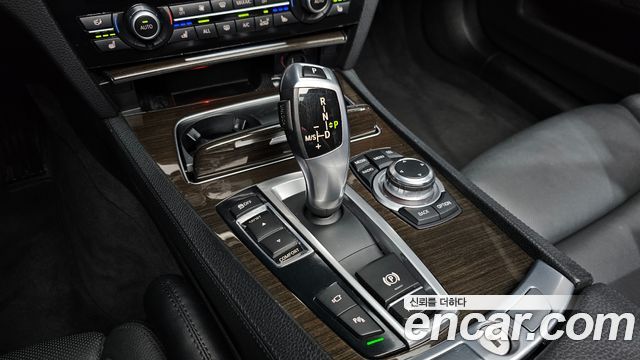 BMW 7-Series 2013 — photo 12