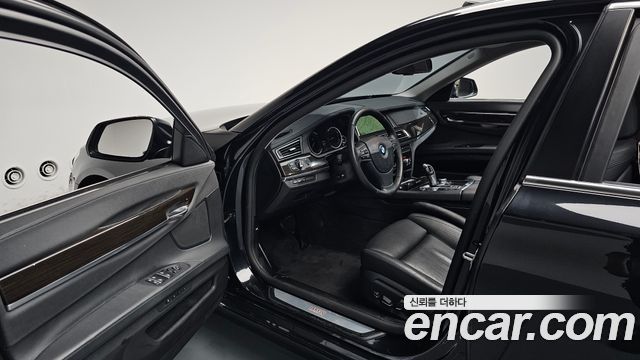 BMW 7-Series 2013 — photo 13