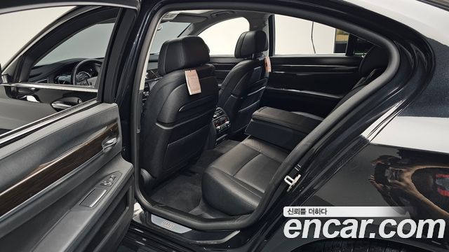 BMW 7-Series 2013 — photo 18