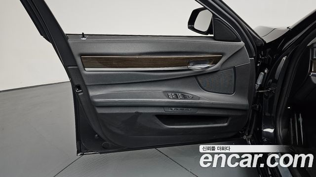 BMW 7-Series 2013 — photo 14