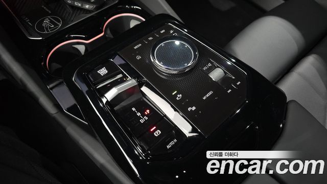 BMW 5-Series 2025 — photo 12