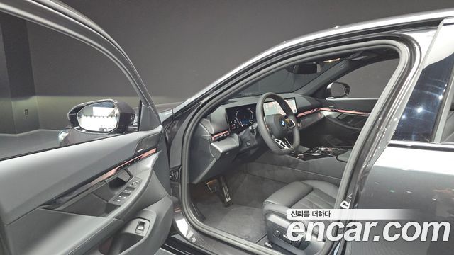 BMW 5-Series 2025 — photo 13