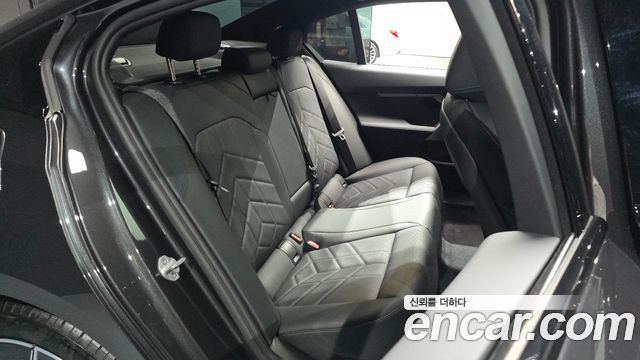 BMW 5-Series 2025 — photo 17
