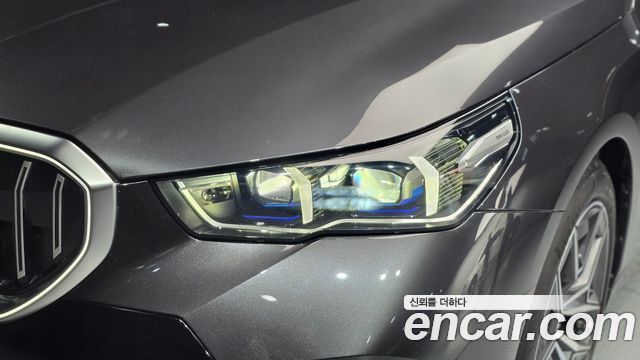 BMW 5-Series 2025 — photo 8
