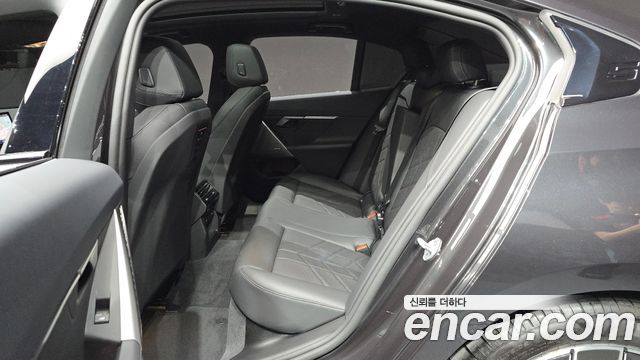 BMW 5-Series 2025 — photo 16