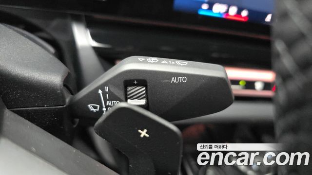 BMW 5-Series 2025 — photo 32