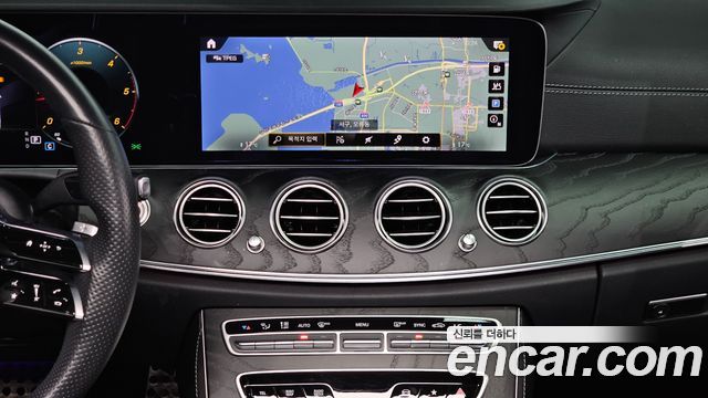 Mercedes-Benz E-Class 2021 — photo 19