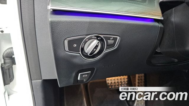 Mercedes-Benz E-Class 2021 — photo 25