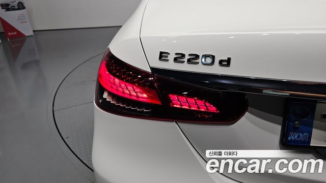 Mercedes-Benz E-Class 2021 — photo 9